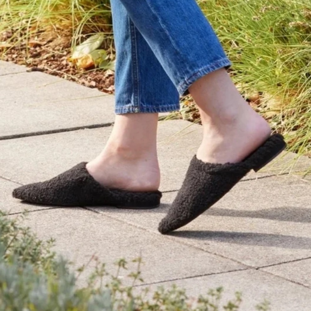 Birdies The Lark Shearling Mule NWOB 10.5